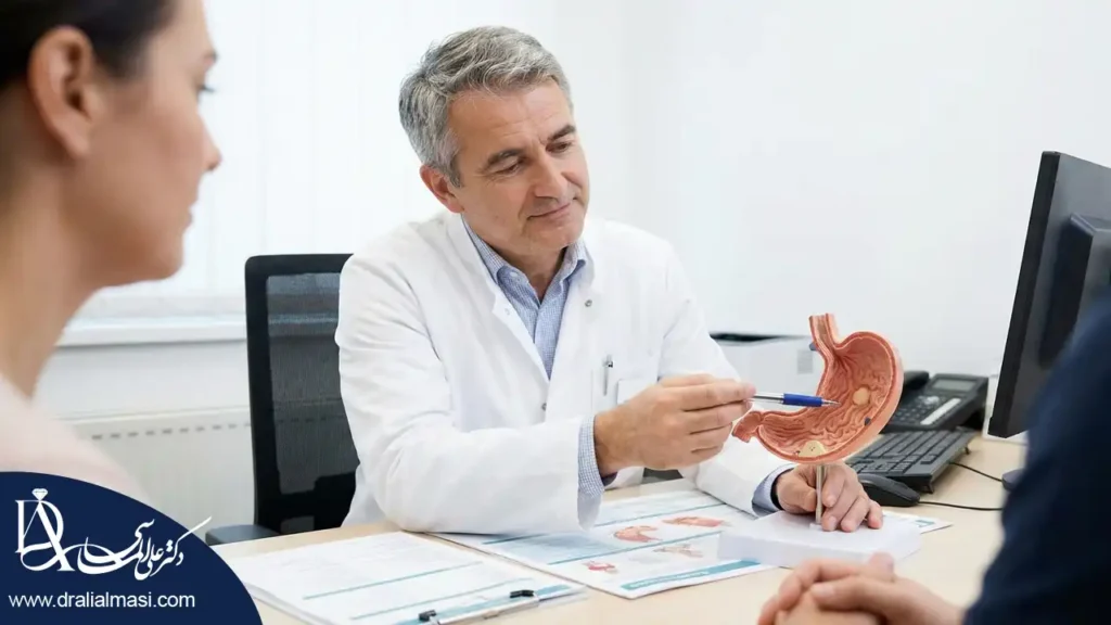 پزشک در حال توضیح دادن ممنوعیت های عمل اسلیو