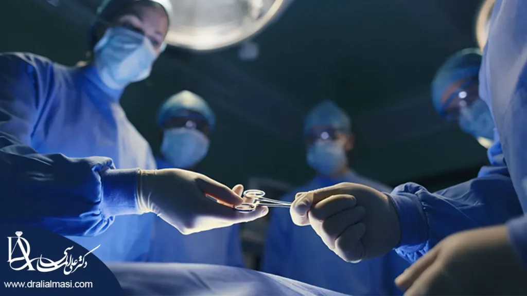 جراح عمومی در اتاق عمل