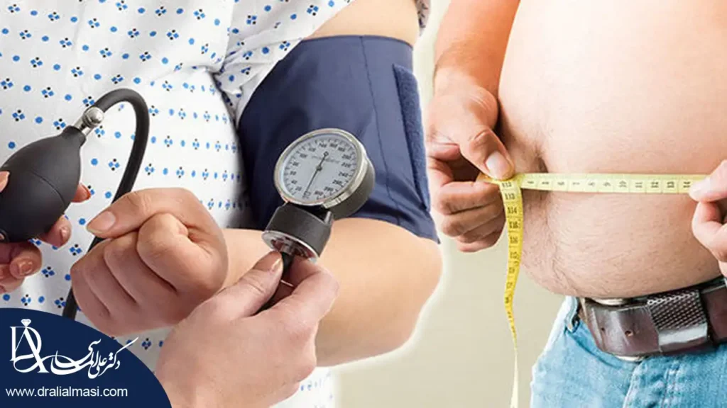 تصویر پزشک در حال لندازه گیری فشار خون بیمار