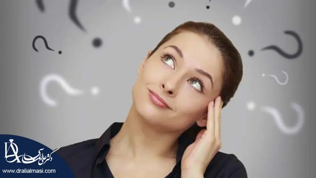 تصویر یک زن در حال فکر کردن در مورد گشاد شدن معده