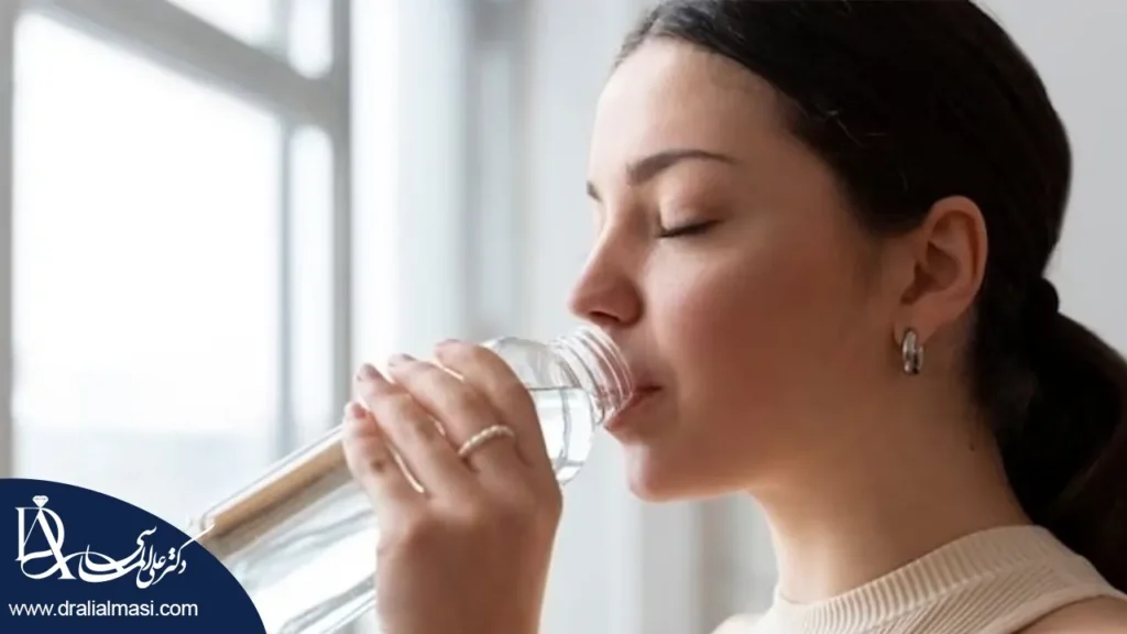 ممنوعیت نوشیدن آب حین غذا خوردن