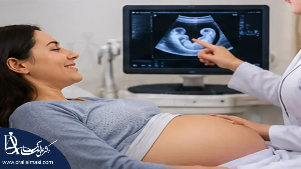 معاینه و سونوگرافی زن باردار برای پایش سلامت جنین پس از عمل اسلیو معده
